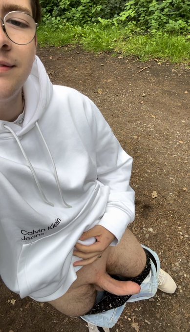 Simonstc 🥵 - Would you like to be in the forest with me? 💦🤤 RT if you want to have sex with me outdoors😘 https://t.co/rlLUHPj5iZ https://t.co/wcU2WRRyt0
