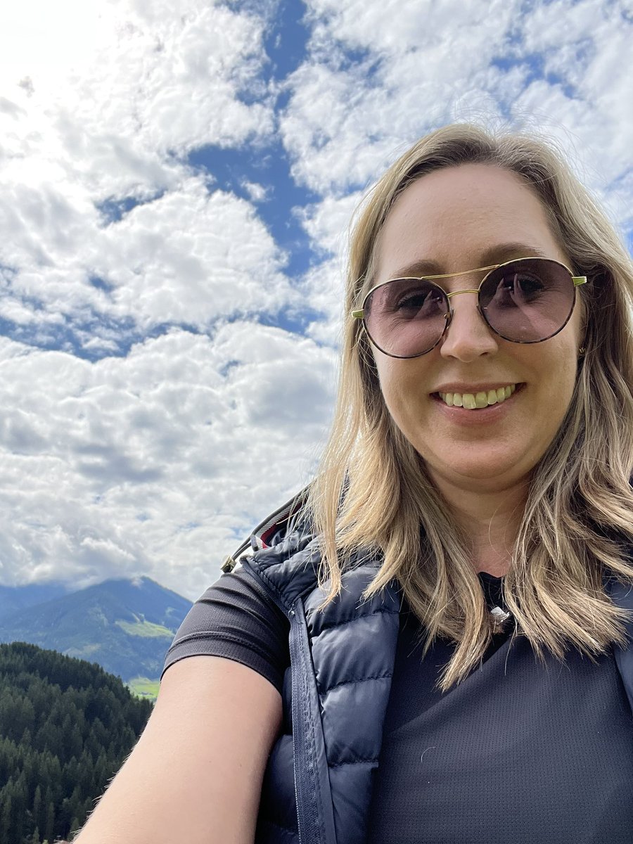 It’s my 4 year <a href="/POLITICOEurope/">POLITICOEurope</a> anniversary! 

I tried to count how many podcasts I’ve single-handedly produced over the years, but I lost count at around 200 😬 

Thanks to some incredible colleagues (past and present) who make it all worthwhile 💪