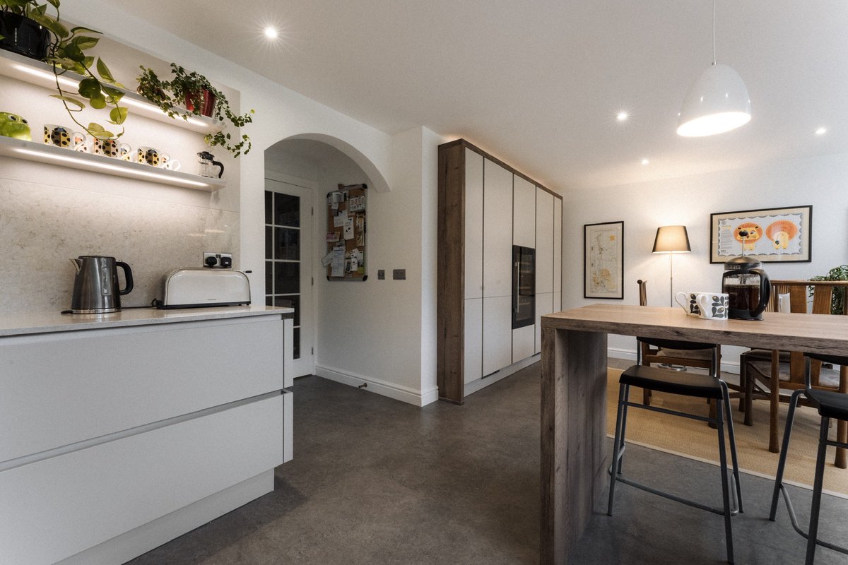 SqKitchens's tweet image. ✨ White and wood combo: a must-have statement-maker! ✨ From minimalist to rustic, this white and wood combination is sure to make heads turn. 🌟🔥 Don't miss out on the power of this design duo! #WhiteAndWoodCombo #StatementMaker #ElegantAndWarm #DesignInspiration
