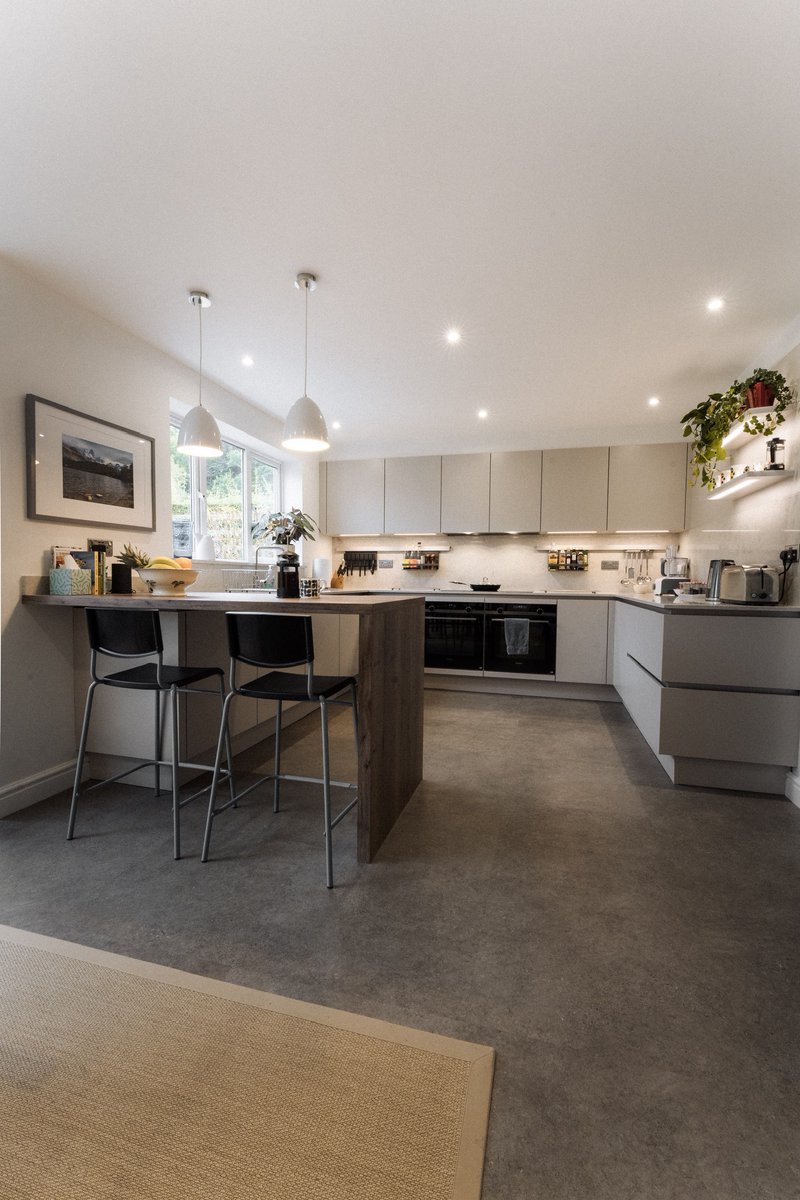SqKitchens's tweet image. ✨ White and wood combo: a must-have statement-maker! ✨ From minimalist to rustic, this white and wood combination is sure to make heads turn. 🌟🔥 Don't miss out on the power of this design duo! #WhiteAndWoodCombo #StatementMaker #ElegantAndWarm #DesignInspiration