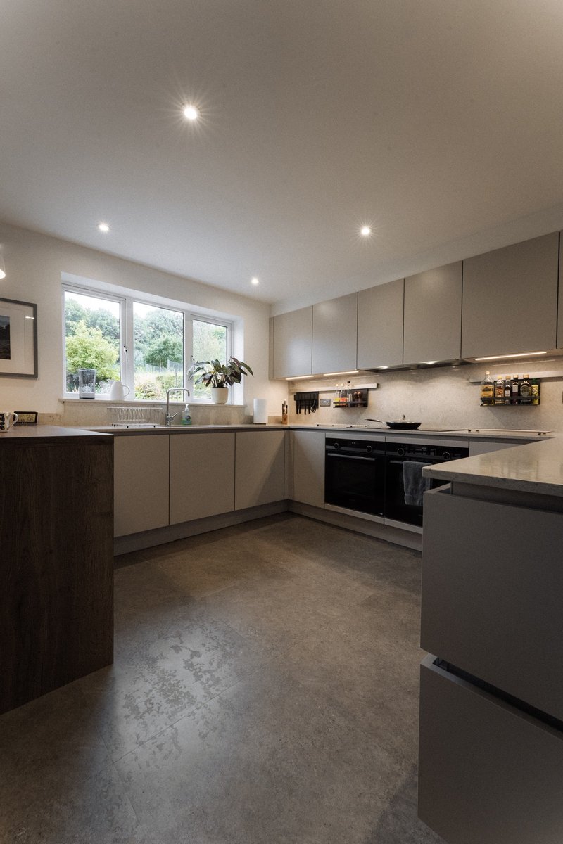 SqKitchens's tweet image. ✨ White and wood combo: a must-have statement-maker! ✨ From minimalist to rustic, this white and wood combination is sure to make heads turn. 🌟🔥 Don't miss out on the power of this design duo! #WhiteAndWoodCombo #StatementMaker #ElegantAndWarm #DesignInspiration