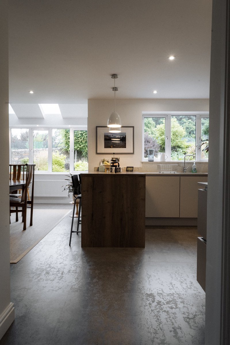 SqKitchens's tweet image. ✨ White and wood combo: a must-have statement-maker! ✨ From minimalist to rustic, this white and wood combination is sure to make heads turn. 🌟🔥 Don't miss out on the power of this design duo! #WhiteAndWoodCombo #StatementMaker #ElegantAndWarm #DesignInspiration