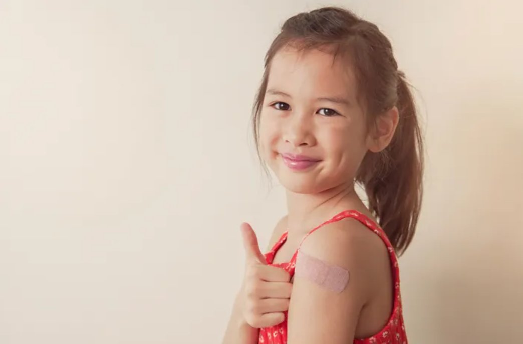 Udah waktunya si Kecil imunisasi, tapi masih ragu karena takut anak jadi rewel karena efek sampingnya?  

No more gundah gulana! Kita kupas dulu yuk:
💉 MITOS &amp; FAKTA IMUNISASI ANAK 💉