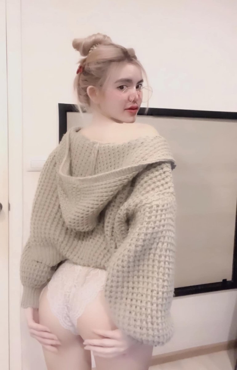 ASatapirom99028's tweet photo. รับเด็กเเว่นไปอ๊อกไหมคะ🔥 #สาวเเว่น #สาวขี้อ่อย #อ๊อก https://t.co/7J3rqXaowb