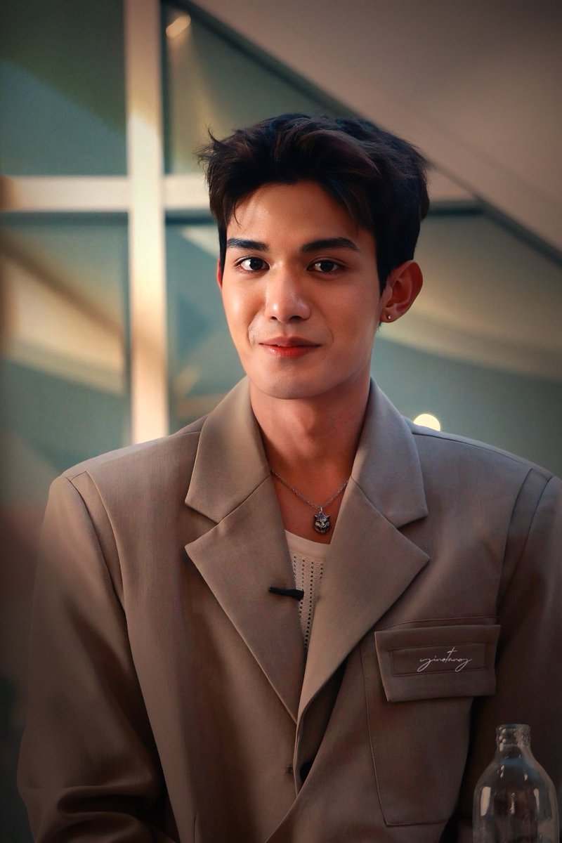 yinotang956210's tweet photo. สวยมากจริงๆ
#เน็ตเจมส์ผิวออร่าที่มิสทิน
#MISTINE #MISTINExNETJAMES #netjames #เน็ตเจมส์ #netsiraphop #JamesSu https://t.co/VAY10RBjyy