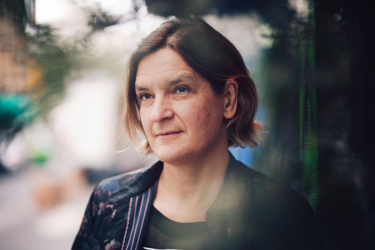 libe's tweet image. L'économiste Esther Duflo publie de nouveaux livres pour enfants pour leur expliquer la pauvreté : «Les problèmes de santé mentale, de dépression, de stress, de défaut d’estime de soi, que nous avons tous, sont plus forts lorsqu’on est pauvre»

Lire : bit.ly/3syJEp4