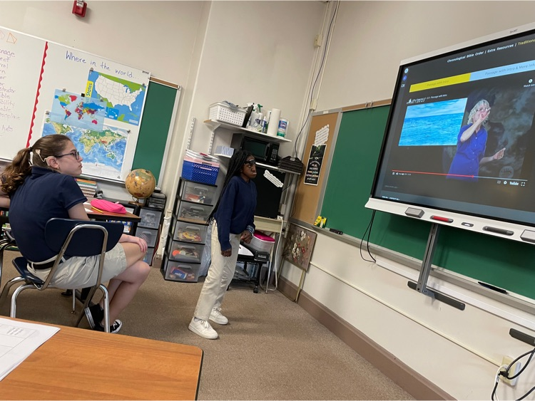 SRSDeaf's tweet photo. In Ms. Kim S's Religion class, high school students utilize all available resources to explore faith and spirituality. ✝️🌟 #SpirtualGrowth #ReligionClass #GodIsGood https://t.co/ZuZd6jQcmV