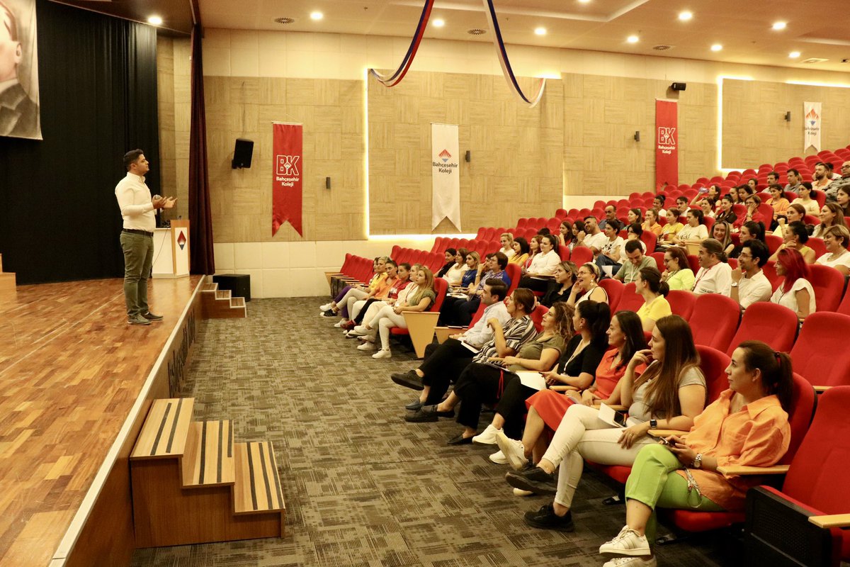 Psikolojik Danışma ve Rehberlik bölümümüzün öğretmenlerimize yönelik “Profesyonel Veli-Öğretmen Görüşme” sunumu ile etkili iletişim etkinlikleri yapıldı.