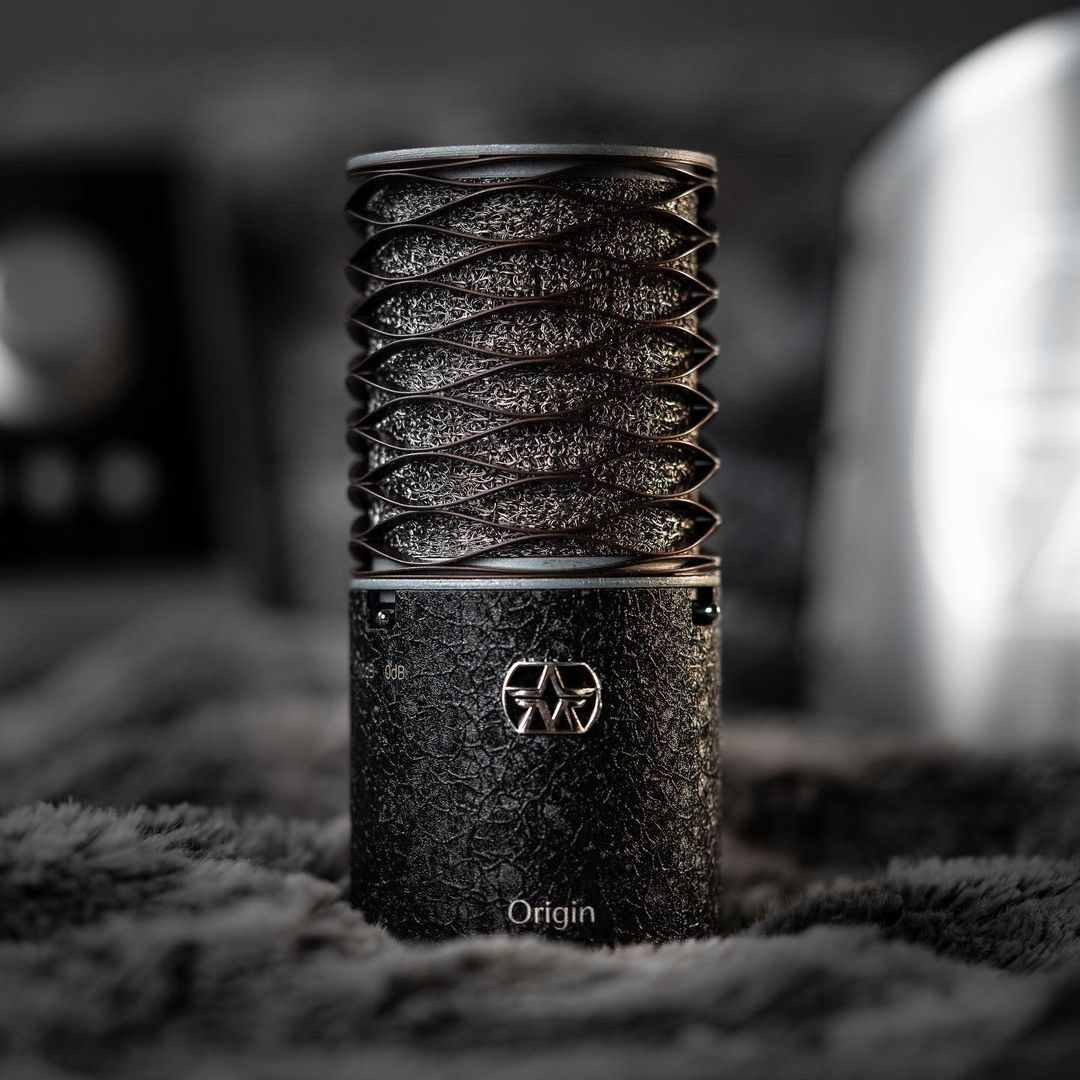 Aston_Mics's tweet photo. Black Origin beautifully captured by NastyFox Films back around the time it was first launched! Still going strong and loved by many πͺπ€
#astonmics #astonorigin #studiomic #photography #nastyfoxfilms https://t.co/rB1BFsratE