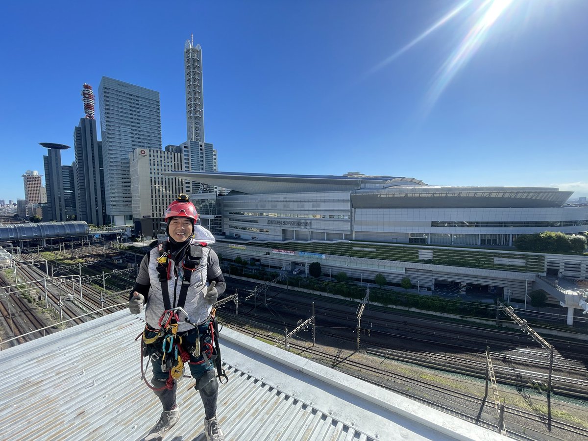 psmatsumoto1968's tweet photo. 皆さん、カンバンは〜(^ ^)

本日はラスタックロープワーク

東横インさいたま新都心の

ネオン看板の補修工事をさせていただきまし

京浜東北線が3メートル背後を通過する度に

ヒヤヒヤでした

無事完了してついてました

ラスタックの中野さん

会社訪問していただきました

ありがとうございました https://t.co/T9x5s7j86S