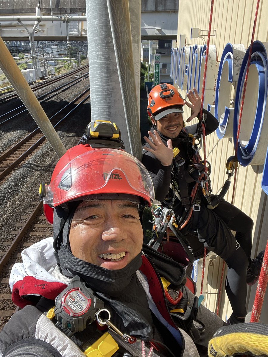 psmatsumoto1968's tweet photo. 皆さん、カンバンは〜(^ ^)

本日はラスタックロープワーク

東横インさいたま新都心の

ネオン看板の補修工事をさせていただきまし

京浜東北線が3メートル背後を通過する度に

ヒヤヒヤでした

無事完了してついてました

ラスタックの中野さん

会社訪問していただきました

ありがとうございました https://t.co/T9x5s7j86S