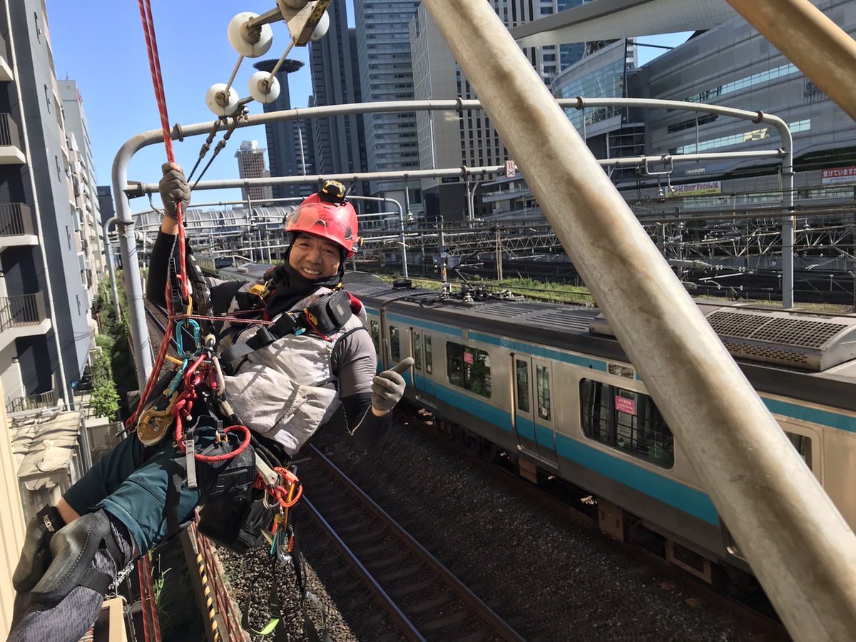 psmatsumoto1968's tweet photo. 皆さん、カンバンは〜(^ ^)

本日はラスタックロープワーク

東横インさいたま新都心の

ネオン看板の補修工事をさせていただきまし

京浜東北線が3メートル背後を通過する度に

ヒヤヒヤでした

無事完了してついてました

ラスタックの中野さん

会社訪問していただきました

ありがとうございました https://t.co/T9x5s7j86S