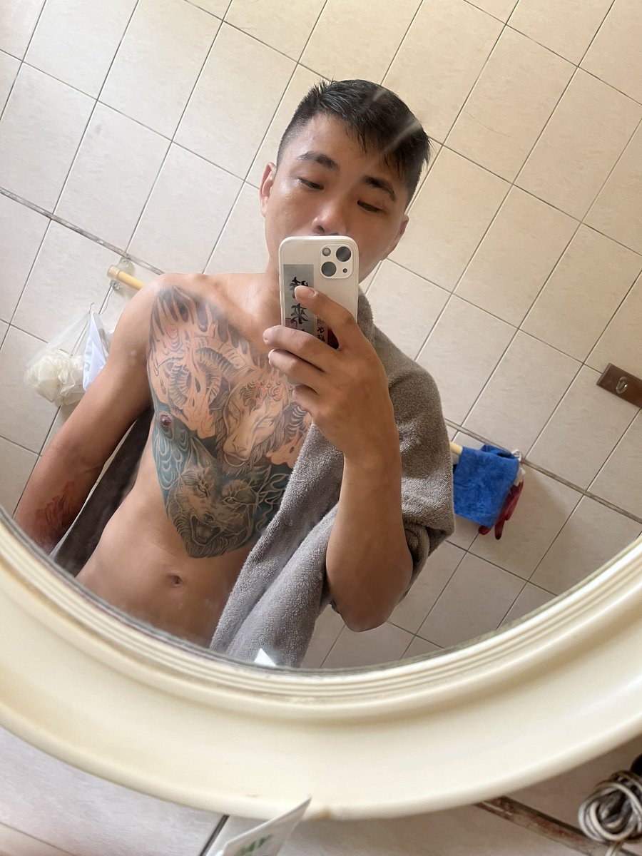 當個小眼睛的人好了
看美女都不怕被抓到