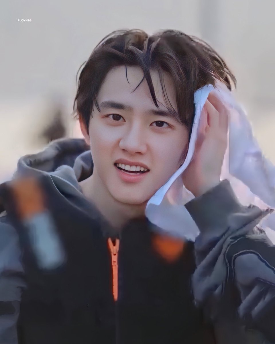 I thought he only just messing with his hair but actually my heart too😫❤️‍🔥