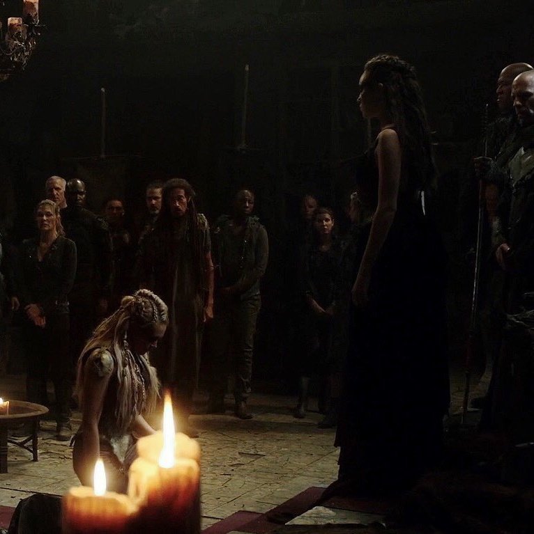 debnammcgraths's tweet image. the day clarke and lexa swear fealty to each other will forever be iconic