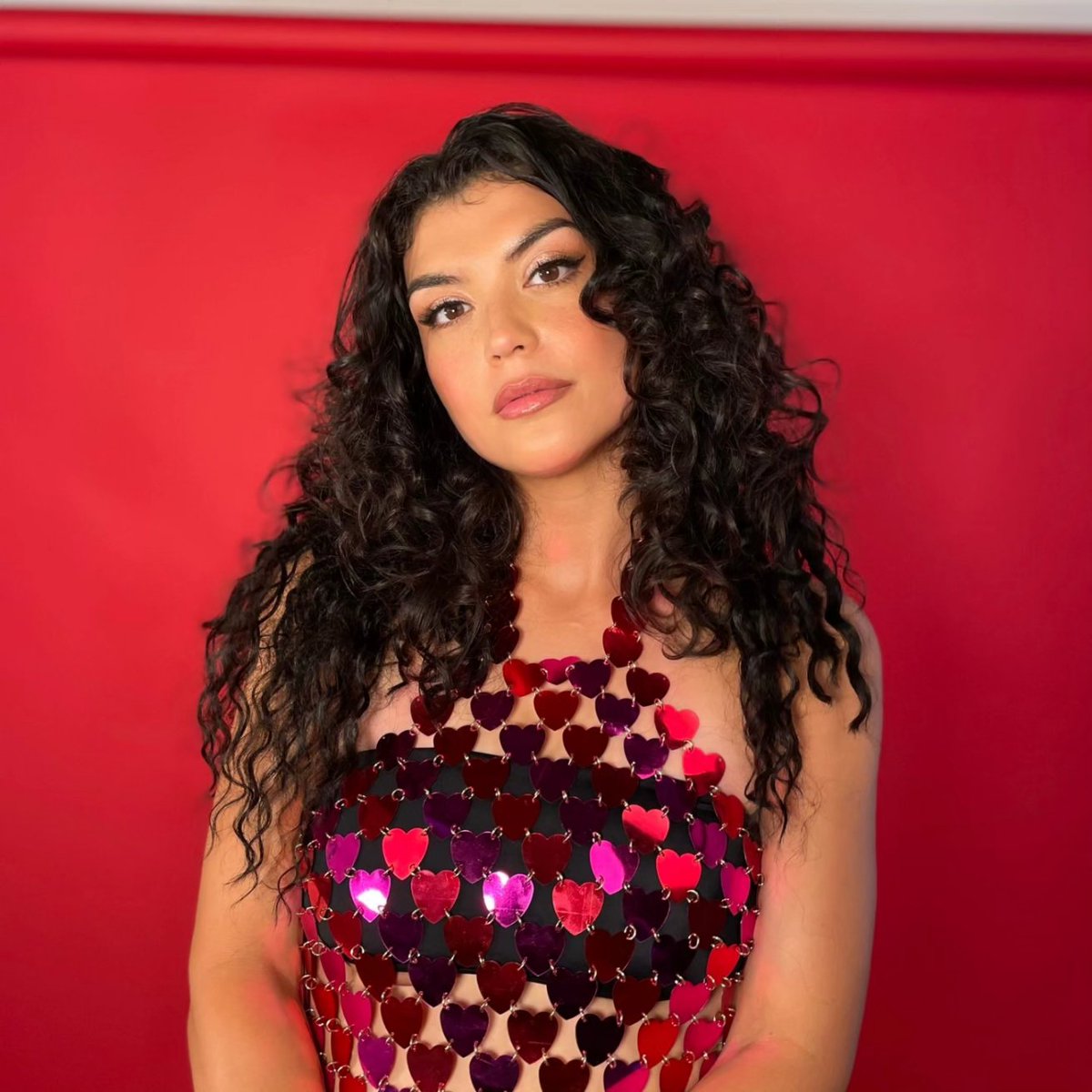 KarenHarding's tweet photo. My new single 'Wrong Places' is out today!! Bit darker, bit moodier and just an absolute vibe (if I do say so myself 🥰) . https://t.co/Tqko9pSqLC