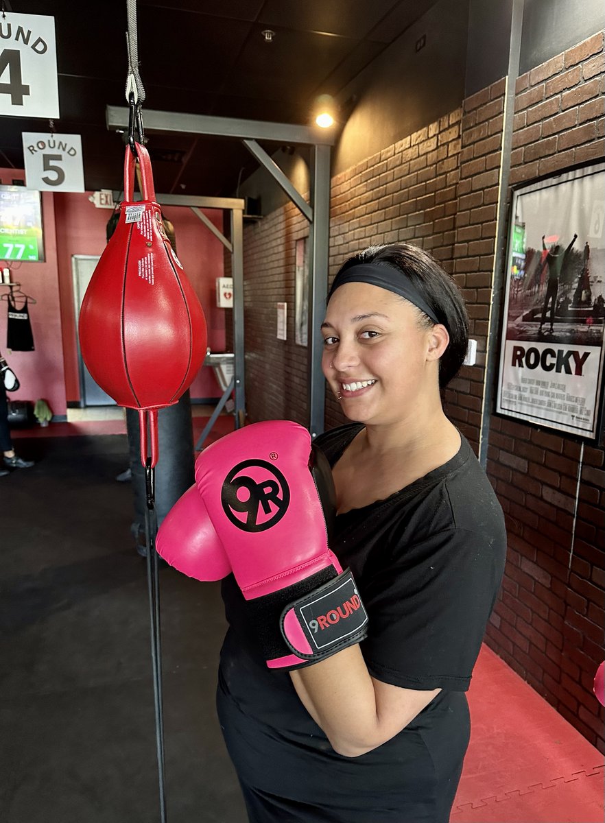 9RoundCville's tweet photo. NEW MEMBER WELCOME 🥊🥊
Getting your fitness on track feels soooo good! Way to go Ashley for coming back to the 9Round family! We're excited she's back kicking and punching with us!
You can join Ashley to get into a realistic fitness plan and make positive changes in your... https://t.co/zTDZuUXfCc
