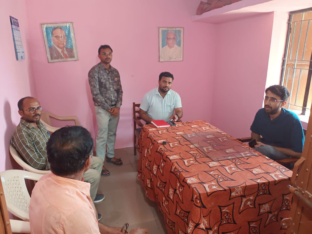 DDOBOTAD's tweet photo. આજરોજ ગઢડા તાલુકા ના ગઢાળી ગામે ગ્રામપંચાયત મુલાકાત કરી વેરાવસુલાત, eGram સેન્ટર ગ્રામ સુવિધા કામગીરીની સમિક્ષા પછી@15thFinCom ,MGNREGA,SBM,ના કામો બાદ PHC ની મુુલાકાત લઇ જરૂરી સમિક્ષા કરી માર્ગદર્શિત કર્યા @CMOGuj @GujPRHDept @monakhandhar @GujDCoffice @skumar_76 @GujaratGram https://t.co/tMN9LCergG