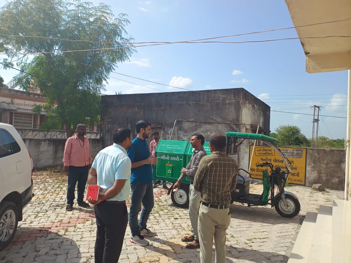 DDOBOTAD's tweet photo. આજરોજ ગઢડા તાલુકા ના ગઢાળી ગામે ગ્રામપંચાયત મુલાકાત કરી વેરાવસુલાત, eGram સેન્ટર ગ્રામ સુવિધા કામગીરીની સમિક્ષા પછી@15thFinCom ,MGNREGA,SBM,ના કામો બાદ PHC ની મુુલાકાત લઇ જરૂરી સમિક્ષા કરી માર્ગદર્શિત કર્યા @CMOGuj @GujPRHDept @monakhandhar @GujDCoffice @skumar_76 @GujaratGram https://t.co/tMN9LCergG