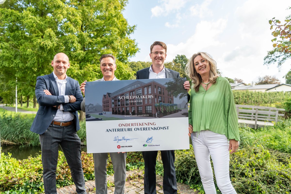 Vandaag ondertekenden wethouder @RobinSHeij en Arjan van Meijeren van Van Wijnen projectontwikkeling de anterieure overeenkomst voor het bouwen van 26 appartementen aan de Scheepmakershaven in het centrum van Oud-Beijerland. Lees meer 👉 bit.ly/3YWAPl3