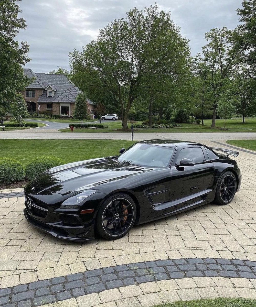 Talented_virtua's tweet image. I don't know who but one of the hands that retweets this today, You are getting your own car keys before November 2023 ♻️