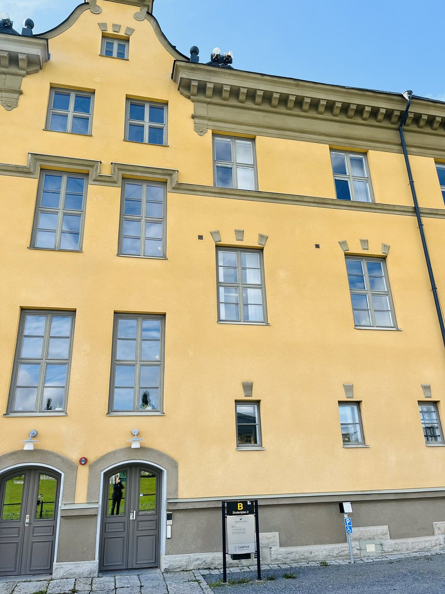 Första dagen som tf förvaltningschef under hösten <a href="/Mittuni/">Mittuniversitetet</a> Flyttar in på studentplan, Hus B i Östersund. Ser fram emot att tillsammans med alla väldigt duktiga medarbetare inom verksamhetsstödet få vidareutveckla förutsättningar för forskning och utbildning 👍
