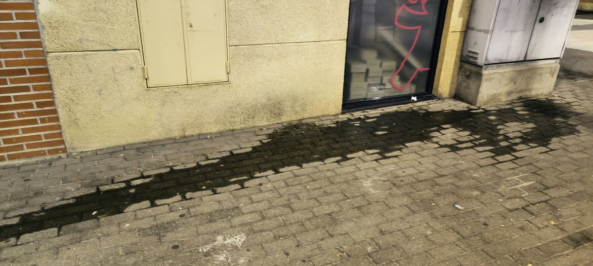 diariodesanse's tweet photo. 🔴⚪️ «Nuestra zona durante las fiestas está completamente abandonada por parte del Ayuntamiento»

➡️ Vecinos de la Calle María Santos Colmenar, Plaza de Cardenal Cisneros y alrededores denuncian esta situación.

https://t.co/1LeKNvhQqN https://t.co/ZzfSjDE9Ni