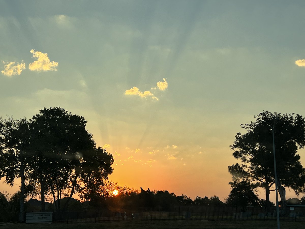 What a glorious sunrise 🌅 #HappyFriYAY