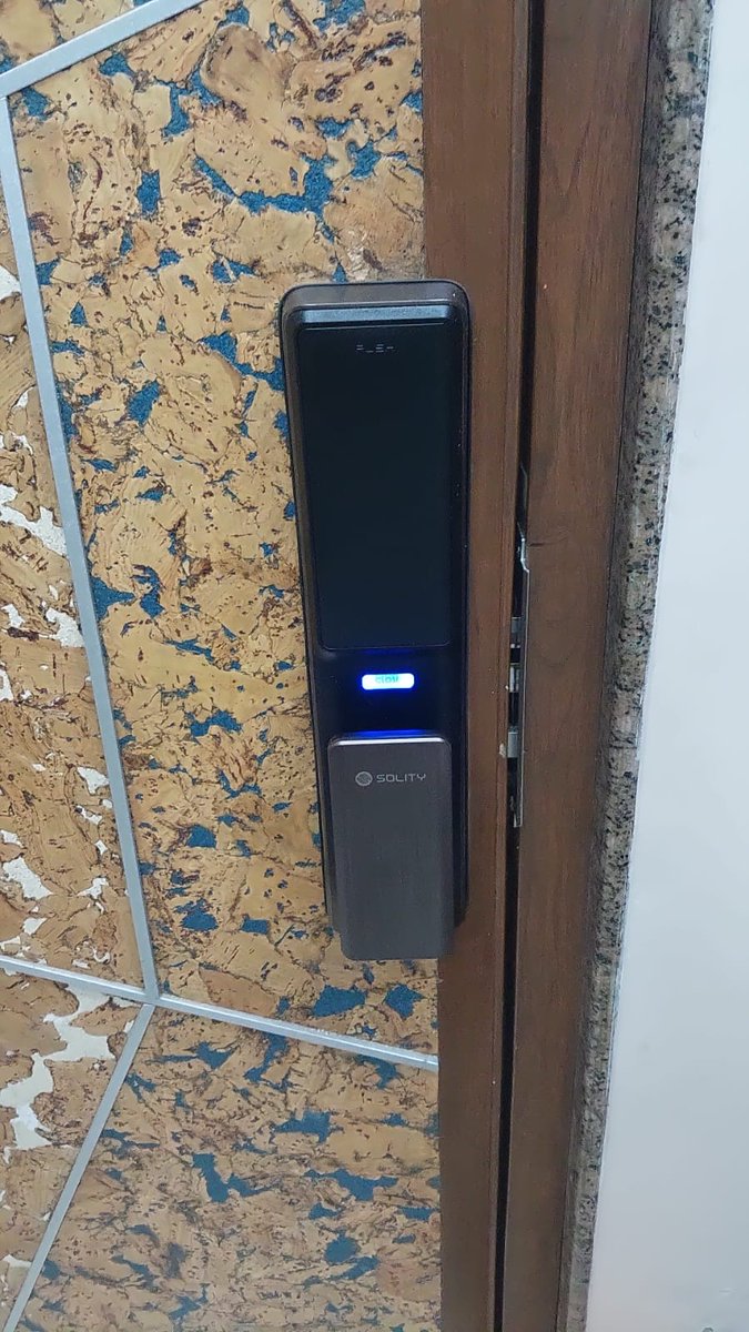 jal_electricals's tweet image. SOLITY_GSP-2000BK 

Go Digital 1️⃣2️⃣3️⃣
Having Digital locks on your door makes it easy to access without the hassle of handling the key🔑 
Follow for more✨
jaldigitalsystem.com

#Gokeyless #Smartdoorlock #pushpulllock #digital #solity_korea🇰🇷💯 #premiumdesign