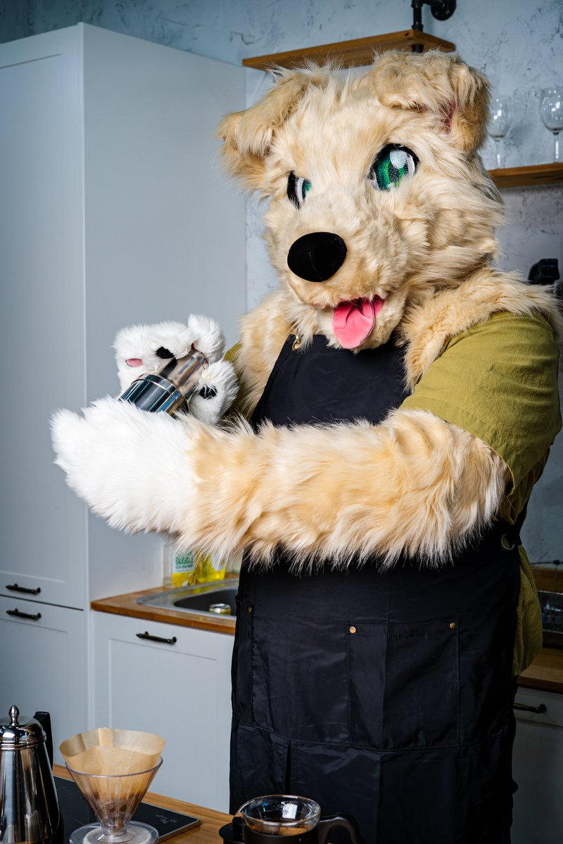 qa01051's tweet photo. 샤케라또 한잔이요! 
#FursuitFriday #Fursuit 
📸 by @thuum_yol https://t.co/cHmvLN7XjV