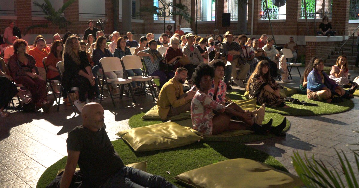 museomacpr's tweet photo. El pasado sábado se presentó en el #MAC el documental 𝗧𝗼𝗱𝗮𝘀 𝗟𝗮𝘀 𝗙𝗹𝗼𝗿𝗲𝘀, co-producción Colombia-Puerto Rico, dirigida por la #cineasta puertorriqueña Carmen Oquendo Villar.
#MuseoMACPR https://t.co/1CnB5s8Hyu