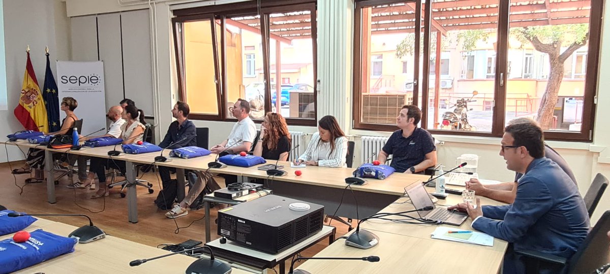 sepiegob's tweet photo. 📸 Con el nuevo curso 2023/2024, hoy, el director del SEPIE @AGentilAO, ha recibido al nuevo personal que se incorporará al SEPIE en este nuevo curso escolar.

Suerte a todos y bienvenidos/as 👋👋. https://t.co/oTwISlvrv0