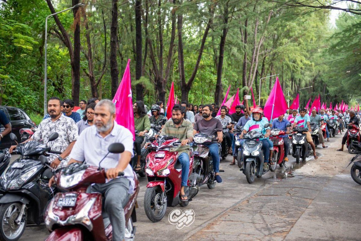AsluSoora's tweet photo. ޒުވާން ރަނިންމޭޓް ސެމްބެ އާއެކު ޕީޕީއެމް ޕީއެންސީ އަށް އޮތް ތާޢީދު ޒުވާނުން ދައްކާލައިފި. 
ޝައްކު ނުކުރައްވާ މި އިންތިޚާބު އަޅުގަނޑުމެން ކާމިޔާބު ކުރާނީ ސީދާ އެއްބުރުން އިންޝާالله ☝️

#FreePresidentYameen
#MuizzuSembe2023
#DhiveheengeRaajje
#Hope4Youth 

📷 @thevoice_mv https://t.co/oLao0n2Oi3