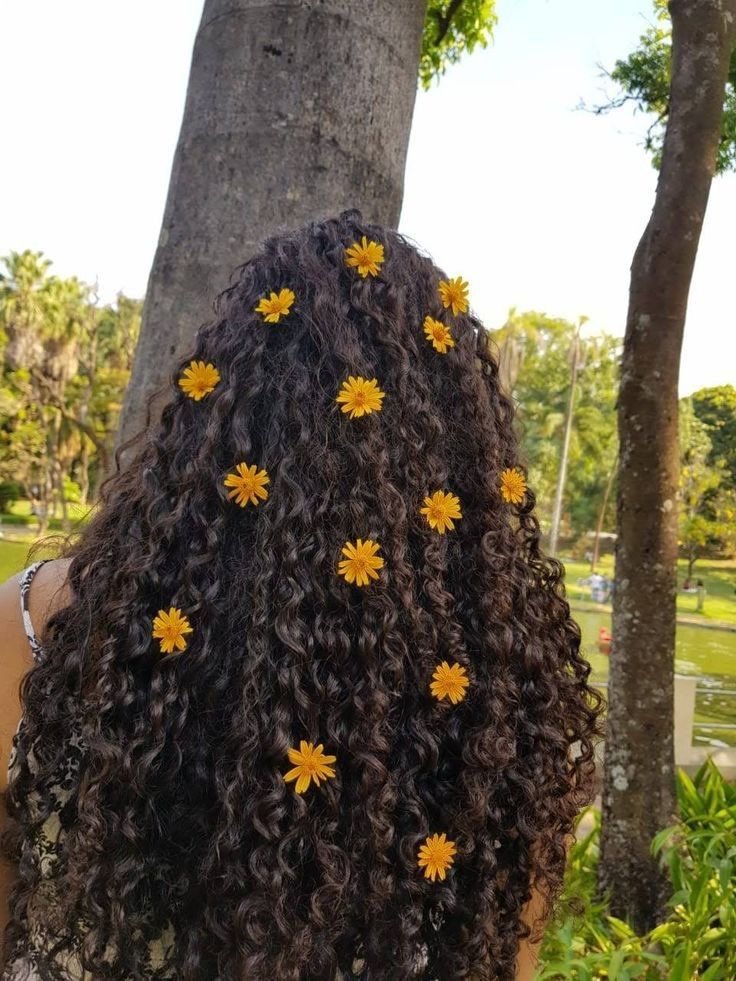 i3Moment's tweet photo. Curly hair🌼 https://t.co/ZE0IM5T6hY