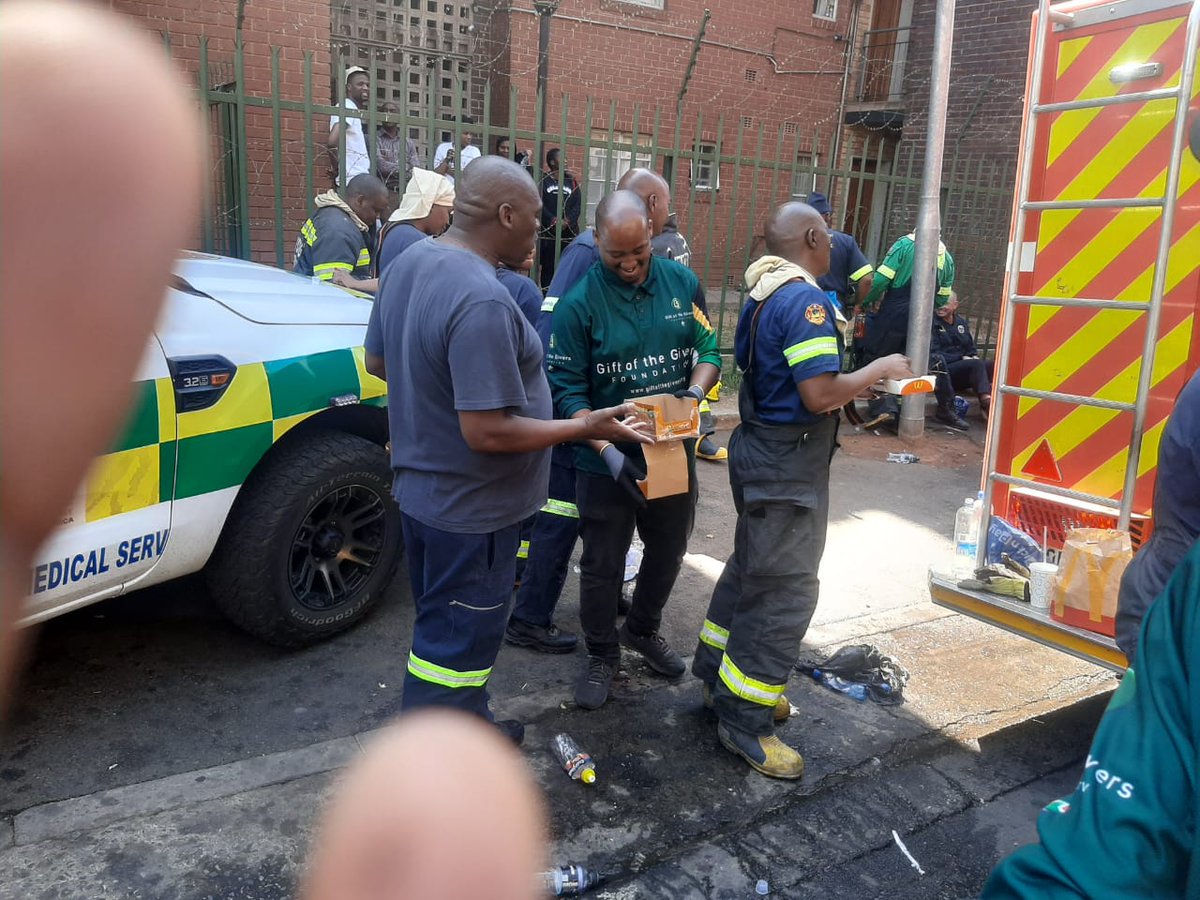 Gift of the Givers team intervened to provide assistance to the courageous firefighters who assisted in a five-story Osindiso building fire in Johannesburg  buff.ly/3OSul20

#ArriveAlive #BuildingFire #Assistance #Firefighters <a href="/GiftoftheGivers/">Gift of the Givers</a>