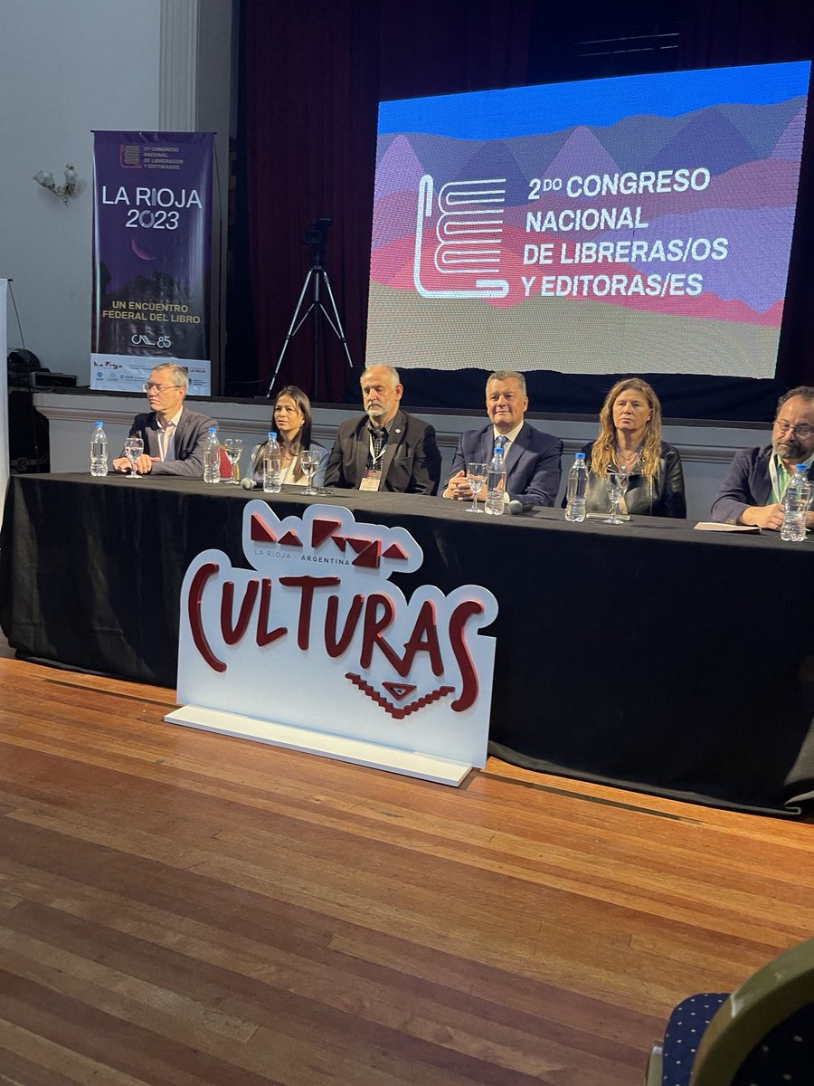 A sala llena comienza el II Congreso Nacional de Libreras y Libreros y de Editoras y Editores en la bonita ciudad de La Rioja! Que sea un rico debate!
