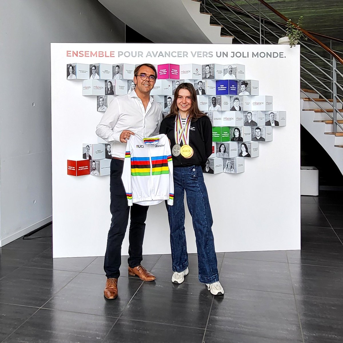 MBPack_fr's tweet photo. 🤝 @mbpack_fr s'associe à Heïdi #Gaugain !

🌈 Triple médaillée aux derniers championnats du monde de #paracyclisme organisés à Glasgow, cette action s’inscrit dans notre politique #RSE visant à promouvoir et soutenir les sportifs locaux ainsi que le tissu associatif l#ocal. https://t.co/BNxFxSyEkH