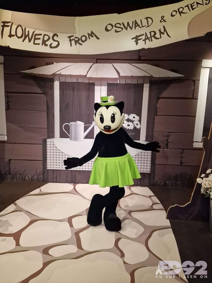 C'est le  1 er jour pour Le POP-UP SURPRISE pour les PASS ANNUEL et les DISNEYLAND PASS 

vous pouvez rencontrer La fée clochette ☺️ Oswold et Ortensia! 

Source : ED92 

#lafeeclochette #mickeymouse #disneylandpass #Oswald #popsurprisepass