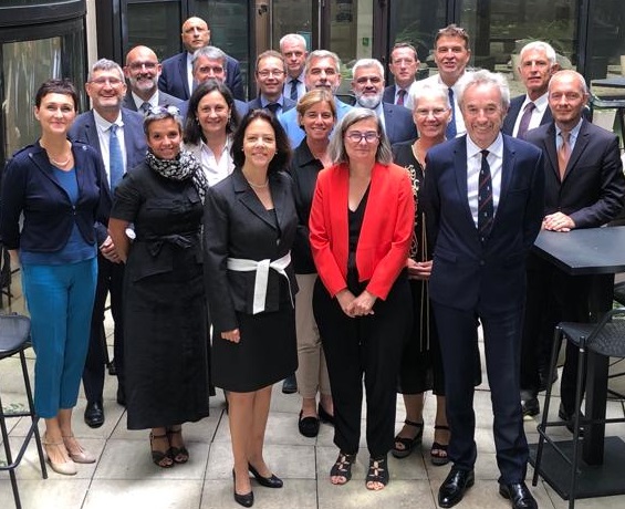 📸 Qqs jours avant la rentrée, les conseillers de coopération et d'action culturelle adjoints et coordonnateur délégué AEFE réunis au siège de l'Agence à Paris. 

👉Ils ont rencontré Claudia <a href="/SchererEffosse/">C. Scherer-Effosse</a>, DG AEFE, et ont travaillé avec les directions sur les enjeux de l’année