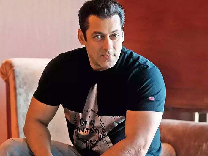 PeaceBrwVJ's tweet photo. Bollywood ~

Sharukh Khan   Or   Salman Khan https://t.co/IHAU8jVY8X