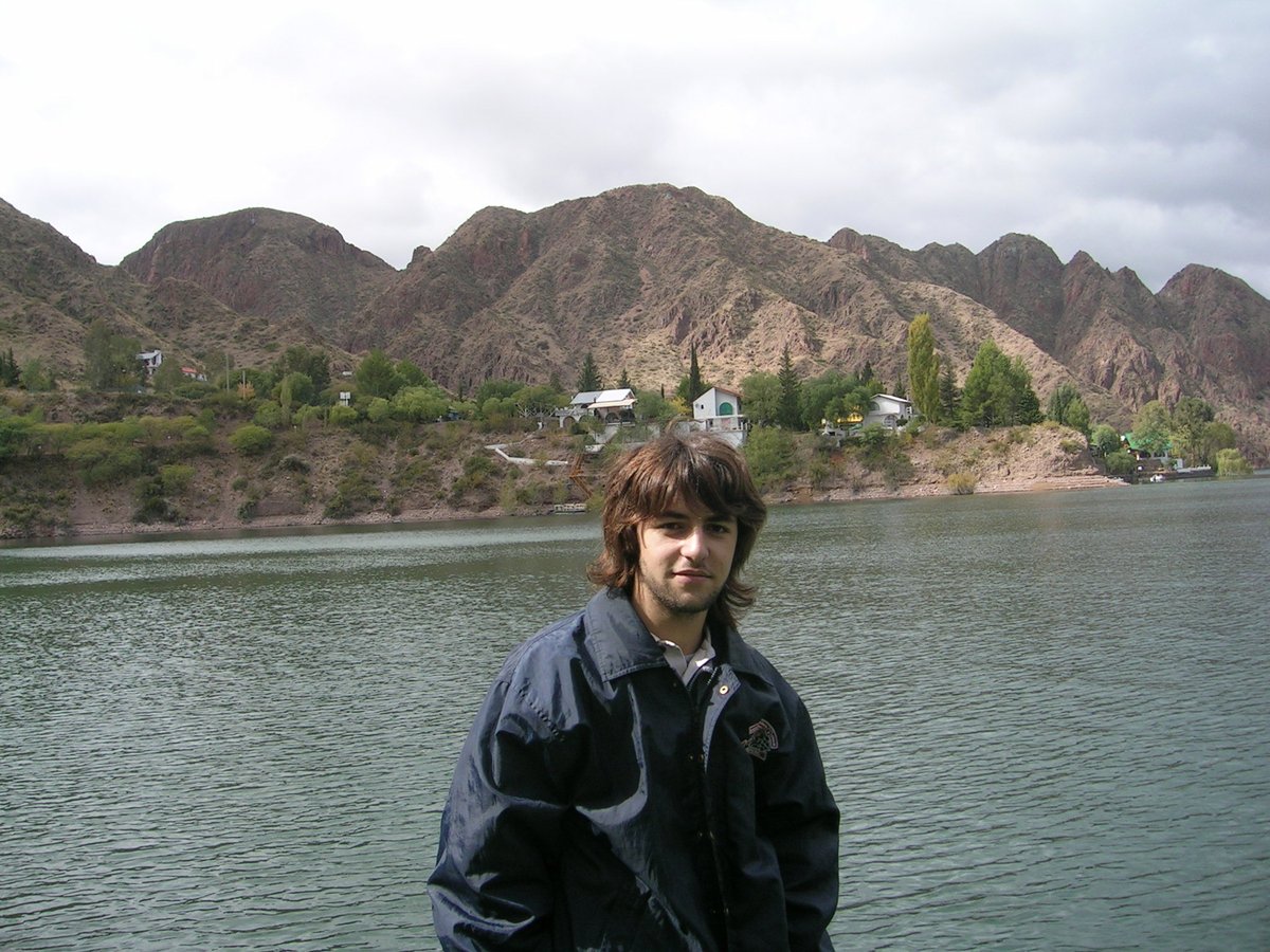 sergiolevin's tweet photo. Hoy mi hijo Lucas, tendría que haber cumplido 34 años. En este país de muchas muertes evitables, la de el y sus nueve compañeros, fueron otras más. Hace diecisiete años q cada día el vacío q genera su ausencia, duele. https://t.co/fMwjsbezDI