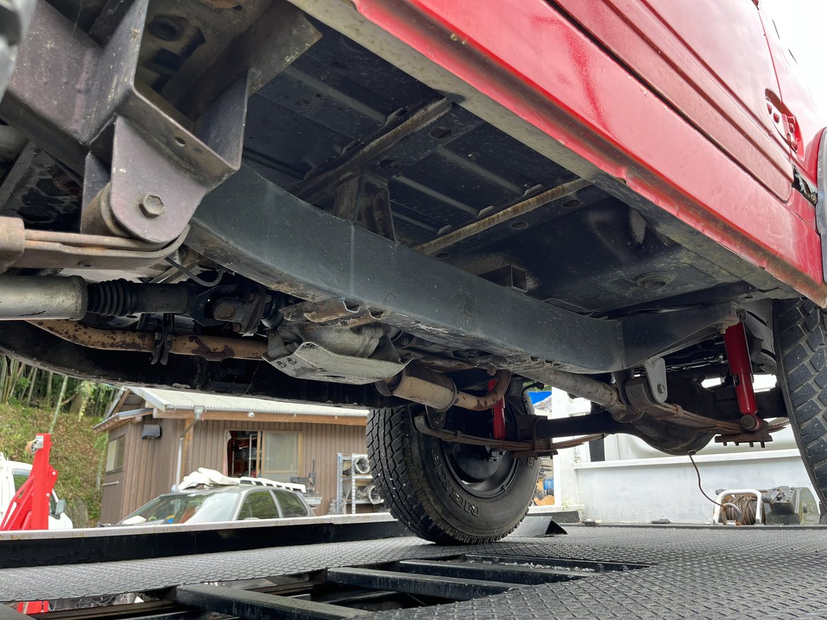 tiger1997driver's tweet photo. 平成2年式
メーター58000実走行不明
サビなどあります大きくぶつかった損傷などはなくジムニーなり年式なりの状態です！下回りは綺麗な方かと思います！
めちゃくちゃボロくはないです！
タイベル交換等所々メンテやってます。

車体のみ30万
車検整備付き40万円❗️

前オーナーは60で買ったそうです！ https://t.co/uz8F9xHQHz