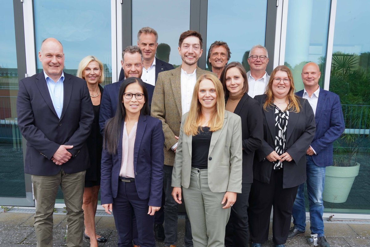 HS_Osnabrueck's tweet photo. Feierlicher Empfang am Westerberg: Die #HSOS begrüßt sieben neue #Professorinnen und #Professoren. https://t.co/cu4foLR5gF https://t.co/vbnDNIzwMb