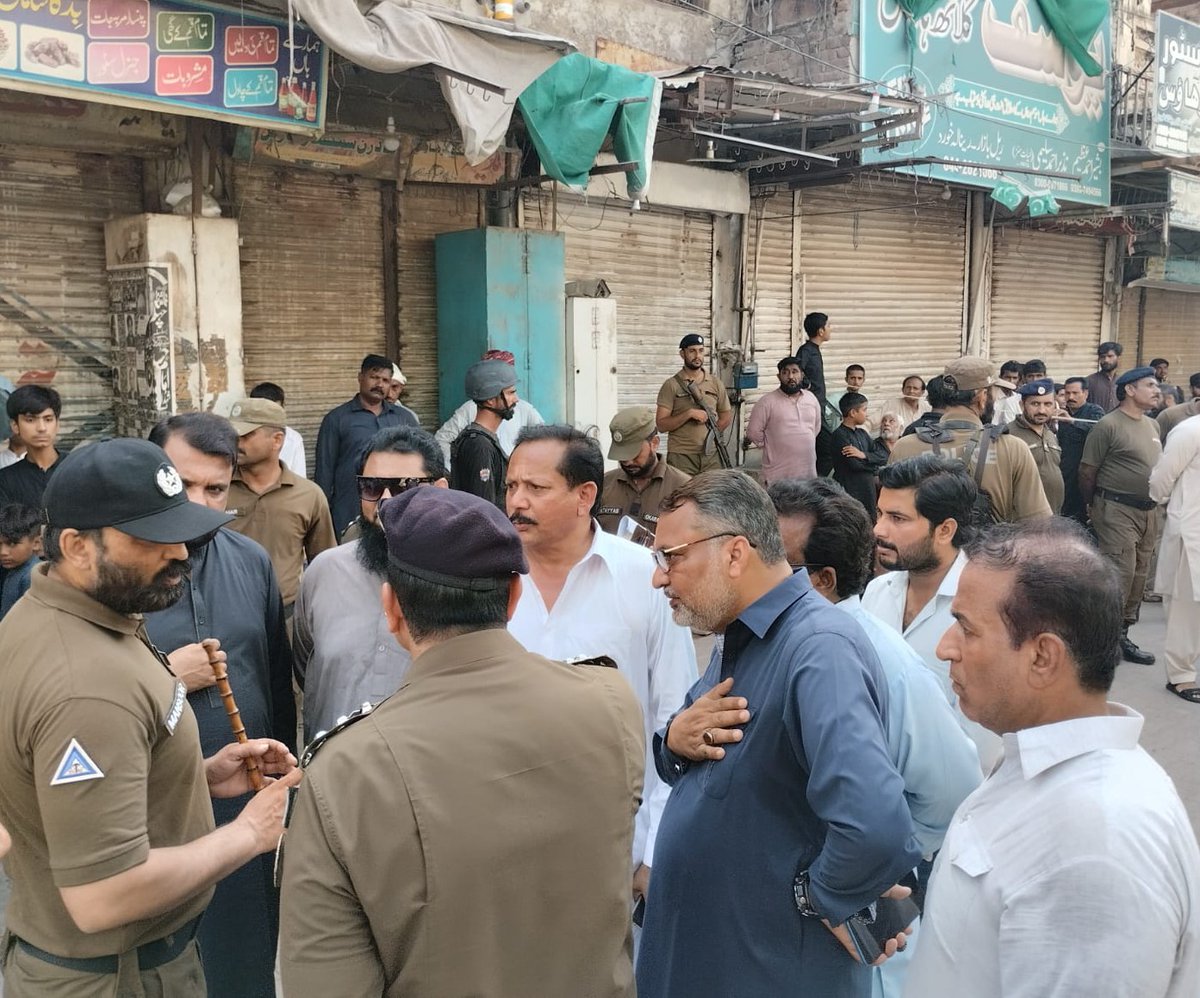 ڈی پی او اوکاڑہ منصور امان نے چہلم امام حسین رینالہ خورد مرکزی جلوس میں سیکورٹی صورتحال کا جائزہ لیا اور منتظمین سے ملاقات کی