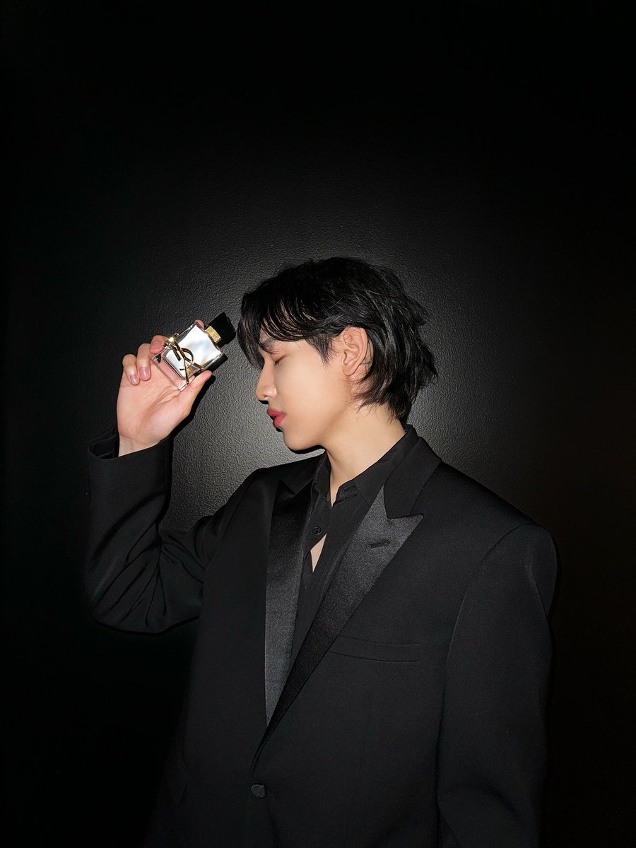 LIBRE L’ABSOLU PLATINE, balances tension between masculine and feminine, cool and hot, force and frisson. Radiant like precious platinum, a fresh white lavender accord offers a bold new interpretation of the floral aromatic. Absolutely free. 

<a href="/yslbeauty/">YSL Beauty</a> #yslbeautyth