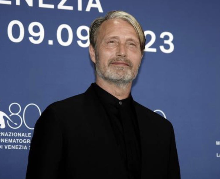 outofaspell's tweet photo. Woke up to another beautiful day of photos. Mads is in his element and looks fantastic! #MadsMikkelsen https://t.co/MfNbrtrAtS