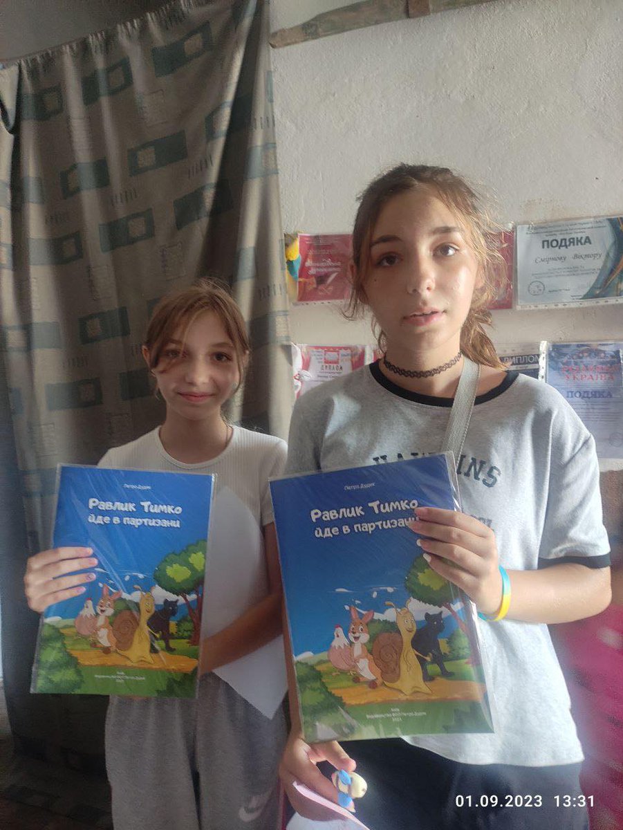 ravlyk_magazine's tweet photo. Наше майбутнє ради якого працюємо і підтримуємо книгами та журналом для розвитку. 
Друзі, ще небагато залишається зібрати на друк книги дітям- 
28372!

PayPal: gartnyk@gmail.com
monobank:4035 2000 4098 8583 
Ukrsibbank: 5582 5921 0082 7816 https://t.co/rXBe0vW9Lv