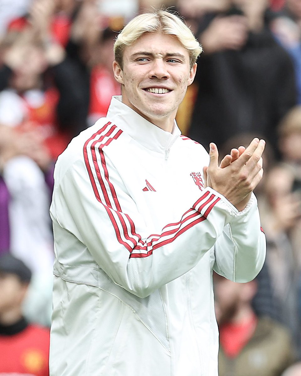Erik ten Hag has confrimed that Rasmus Højlund will be available for United's match against Arsenal 👀