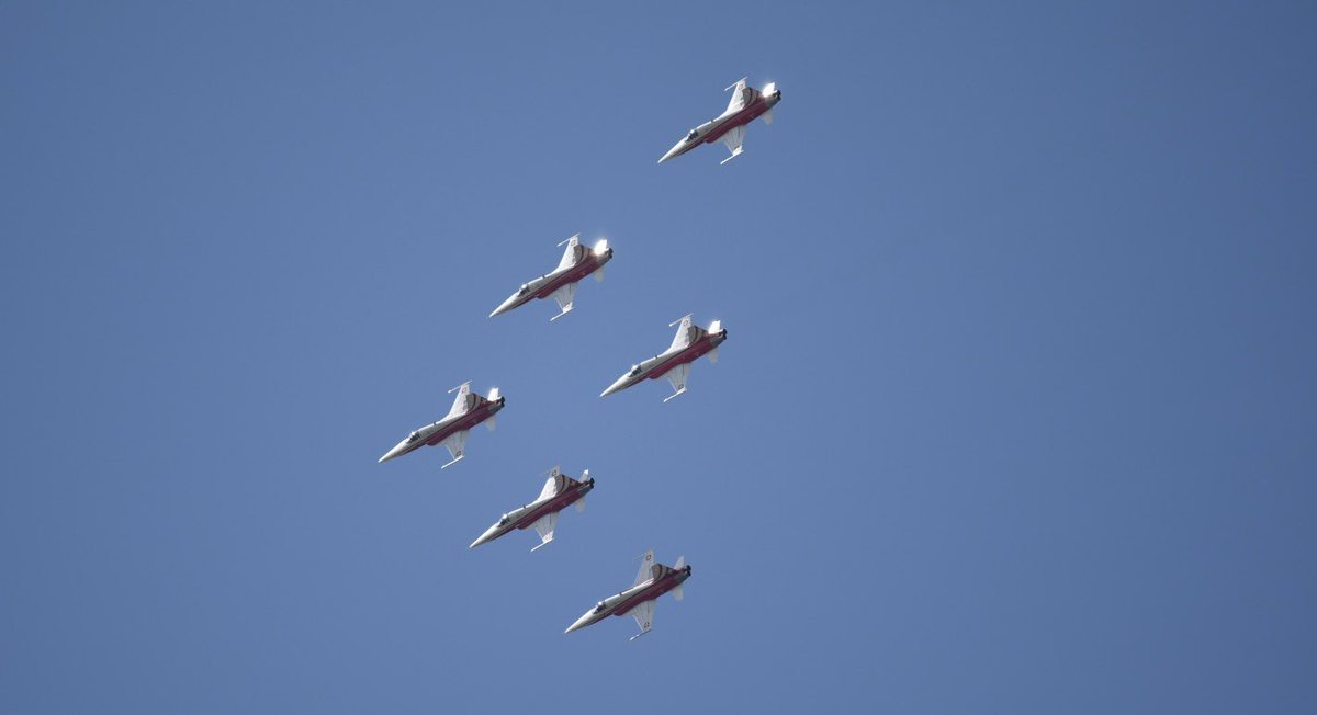 Roger_Schweiz's tweet photo. #ZRHmovements #ZRH #LSZH #flughafenfest #patrouillesuisse #HelveticAirways https://t.co/Ou7HVSIu3x