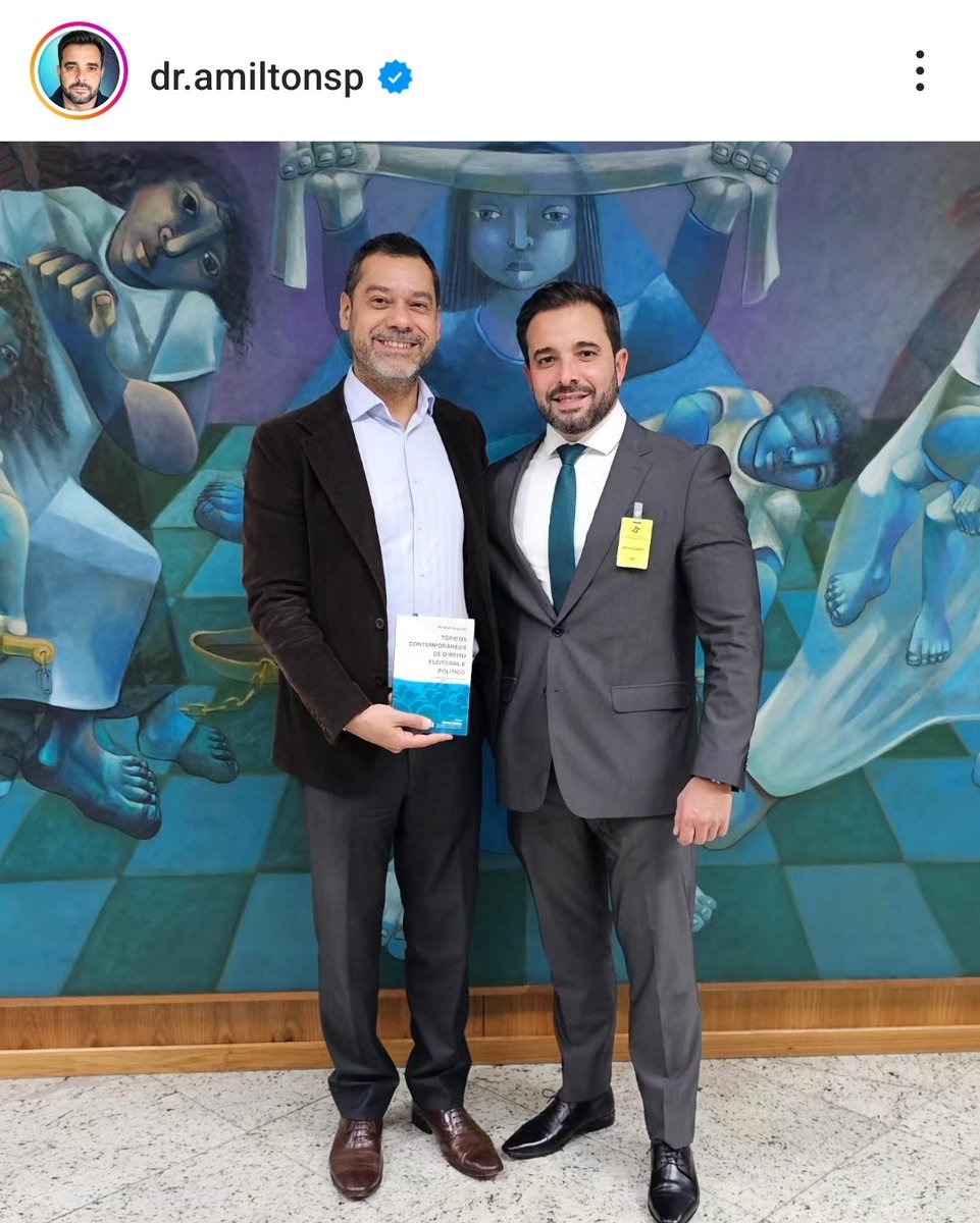 dr_amiltonsp's tweet photo. Ainda na quarta-feira, aproveitei para visitar o querido amigo, Desembargador Federal Marcelo Vieira, que fez questão de abrir espaço na sua agenda atribulada para me receber com muita atenção e carinho.
Na oportunidade tive a satisfação de lhe entregar um exemplar do meu livro. https://t.co/aj1XVWdi65